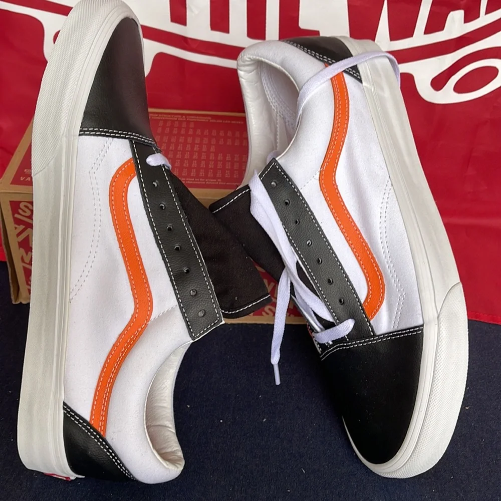 Vans Old Skool
(Classic Sport)Blk/Tr Wht
VNOA5KRF93U
Men’s sneakers - athletic - Picture 12 of 16